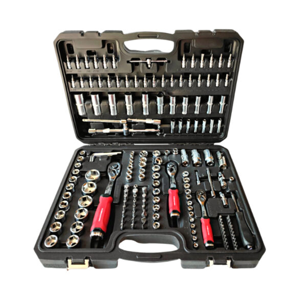 Boîte à outils avec diverses clés et embouts.