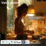 Vrouw bedient keukenlicht met spraakbesturing.